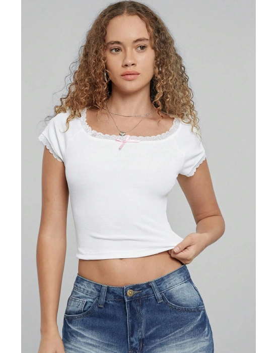 Kadın Beyaz Göğsü ve Kolları Dantelli Fiyonklu Kısa Kol Crop Top Bluz
