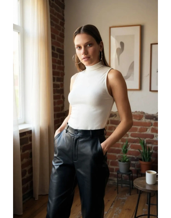 Kadın Beyaz Kolsuz Balıkçı Yaka Basic Bluz