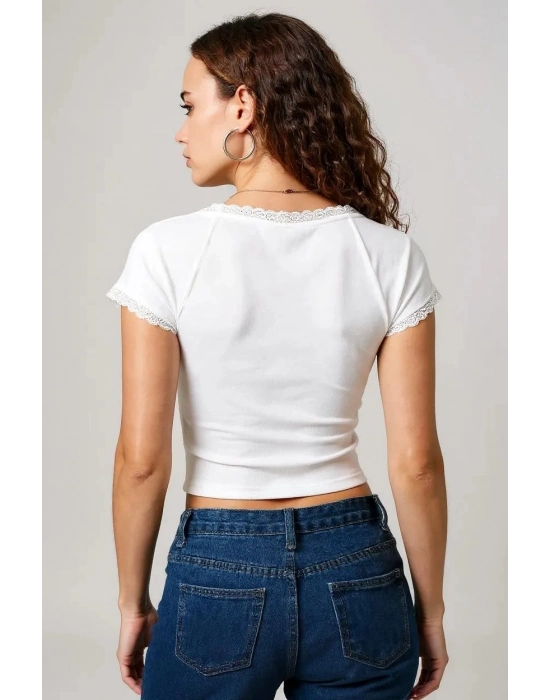 Kadın Beyaz Normal Kalıp Dantel Detalı Ince Askılı Oyuk Yaka Atlet – Modern ve Şık Tasarım