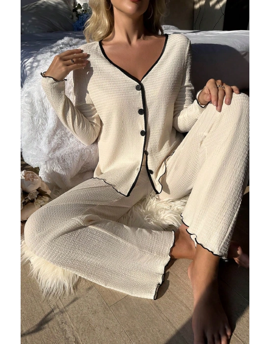 Kadın Beyaz Örme Kumaş V Yaka Düğmeli Rahat Şık Pijama Takımı