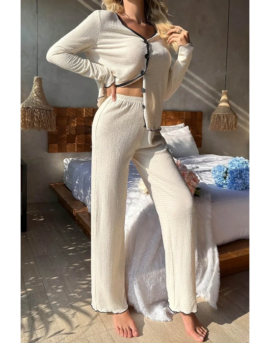 Kadın Beyaz Örme Kumaş V Yaka Düğmeli Rahat Şık Pijama Takımı