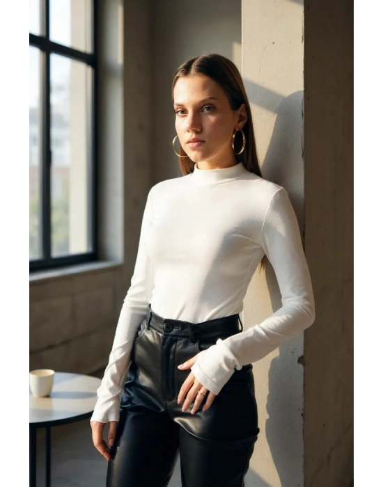 Kadın Beyaz Parmak Detaylı Esnek Uzun Kollu Body