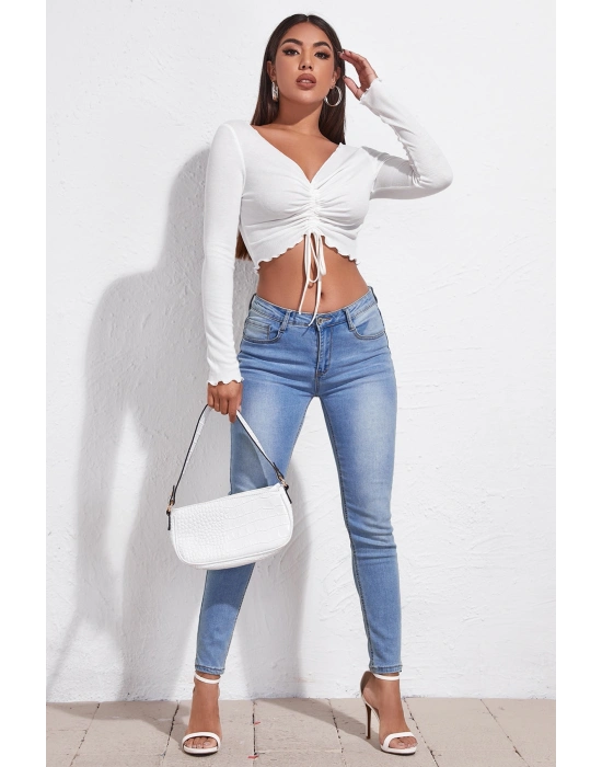 Kadın Beyaz Uzun Kollu Büzdürme Bağcık Detaylı Crop Top Bluz – Şık, Rahat ve Kolay Kombinlenebilir