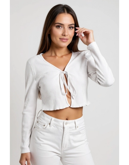 Kadın Beyaz Uzun Kollu Önden Bağlama Detaylı Crop Top Bluz – Şık, Rahat ve Kolay Kombinlenebilir