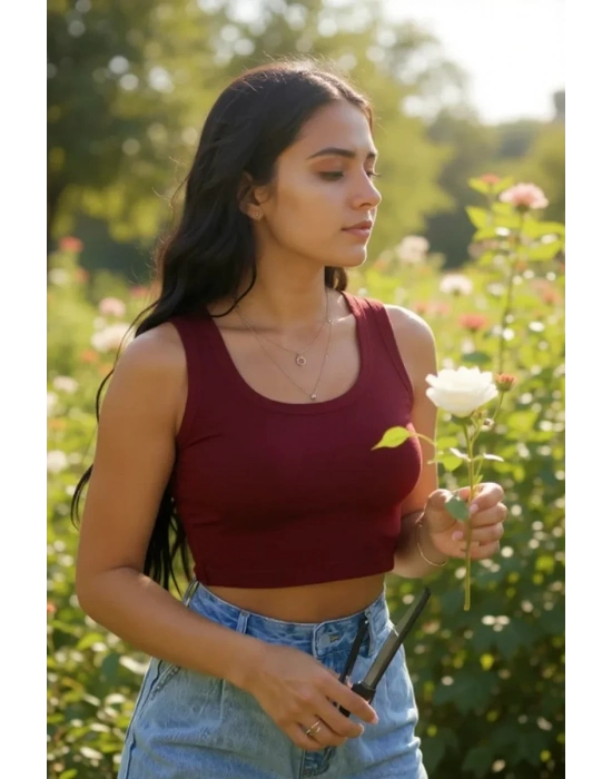 Kadın Bordo Kare Yaka Crop Top Bluz – Şık, Rahat ve Kolay Kombinlenebilir
