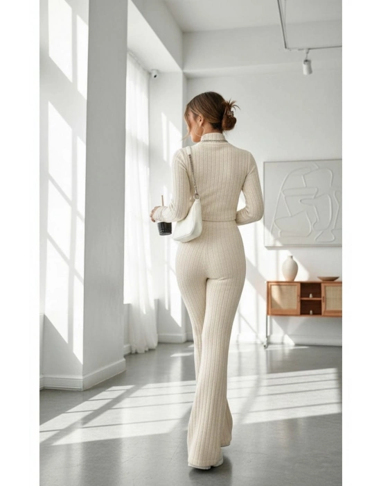 Kadın Ekru Çizgili Boğazlı Crop Top ve Yüksek Bel Eşofman Takımı Spor Şık Kombin