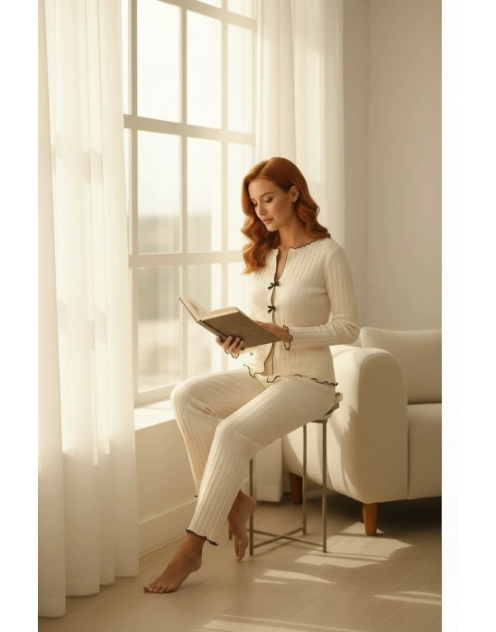 Kadın Ekru Fitilli Şık Pijama Takımı – Fiyonk Detaylı Rahat Ev Giyim Seti