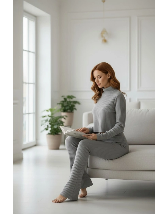 Kadın Fitilli Eşofman Takımı – Gri Boğazlı Crop Üst & İspanyol Paça Pantolon, Esnek Rahat Kalıp