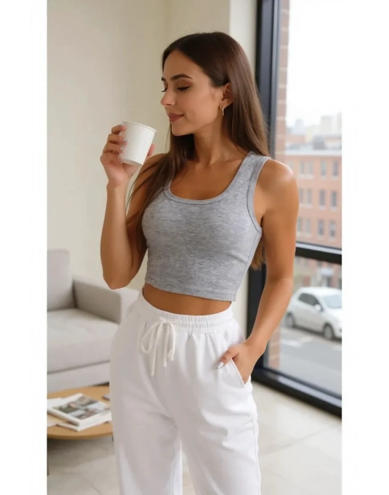 Kadın Gri Kare Yaka Crop Top Bluz – Şık, Rahat ve Kolay Kombinlenebilir