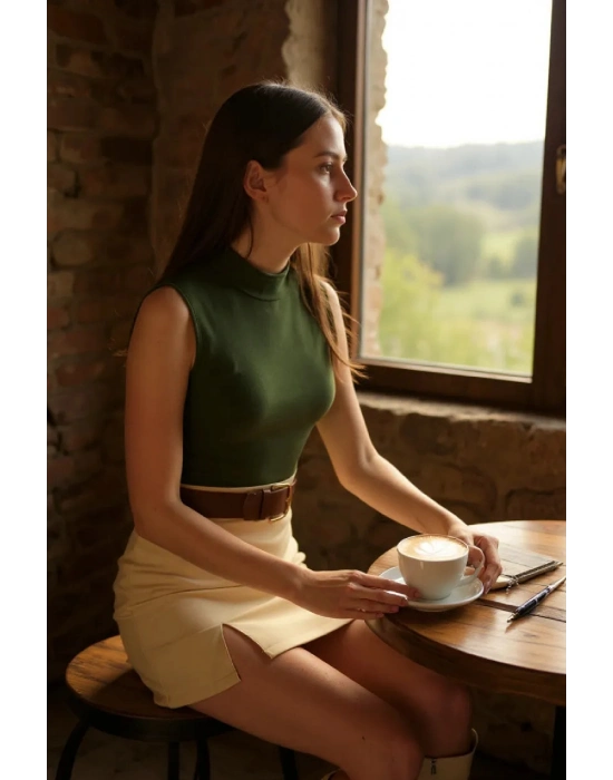 Kadın Haki Yeşili Kolsuz Balıkçı Yaka Basic Bluz