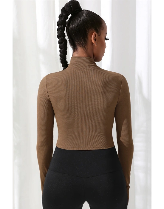 Kadın Kahverengi Uzun Kol Fermuarlı Parmak Geçme Detaylı Dik Yaka Crop Top Bluz – Şık, Rahat ve Kolay Kombinlenebilir