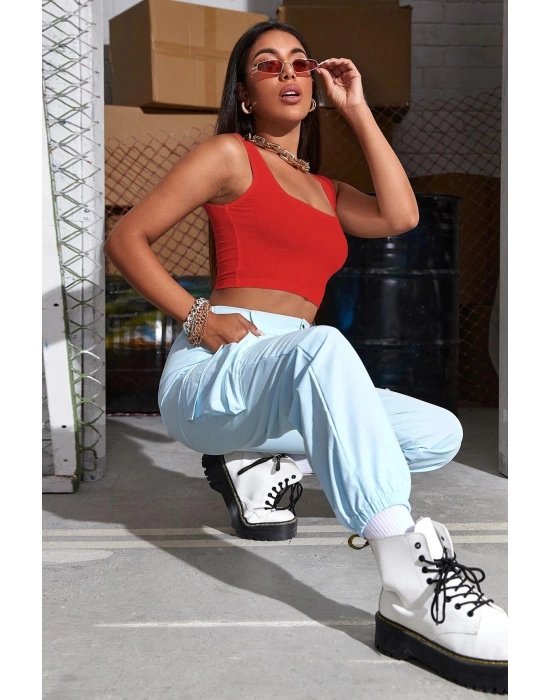 Kadın Kırmızı Kalın Askılı Crop Top Büstiyer – Modern ve Şık Tasarım