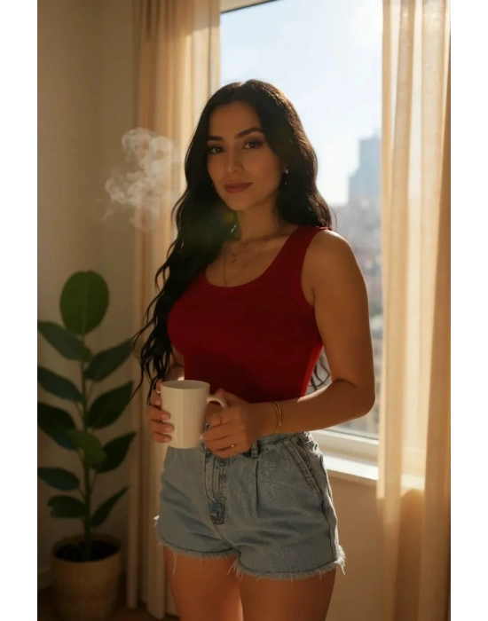 Kadın Kırmızı Kare Yaka Crop Top Bluz – Şık, Rahat ve Kolay Kombinlenebilir