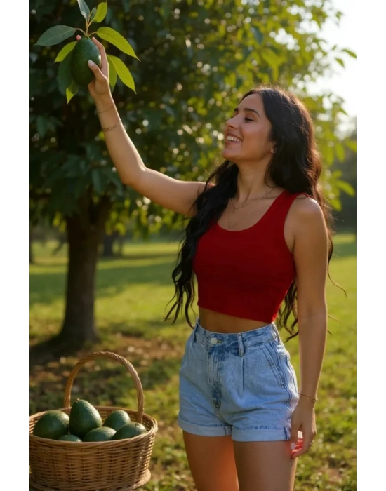 Kadın Kırmızı Kare Yaka Crop Top Bluz – Şık, Rahat ve Kolay Kombinlenebilir