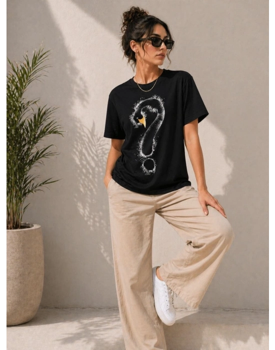 Kadın Kuğu Figürlü Soru İşareti Baskılı Tişört Kısa Kol T-Shirt - Siyah