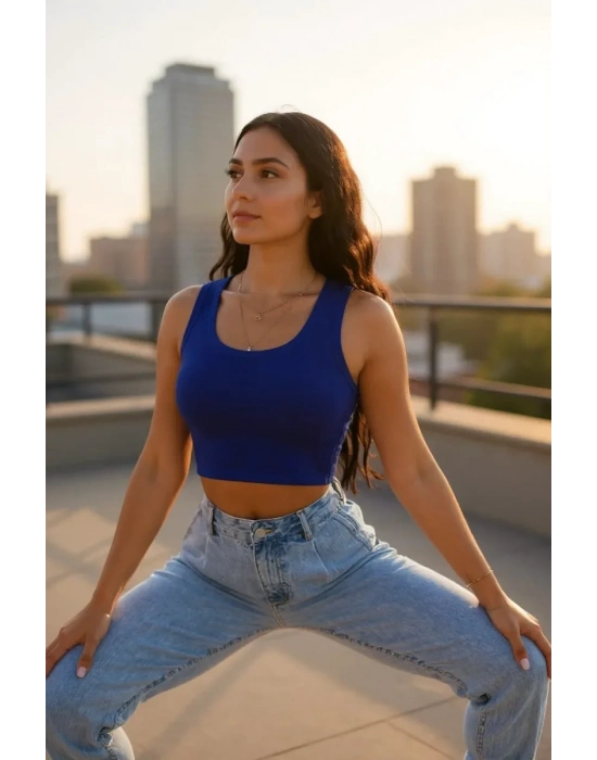 Kadın Lacivert Kare Yaka Crop Top Bluz – Şık, Rahat ve Kolay Kombinlenebilir
