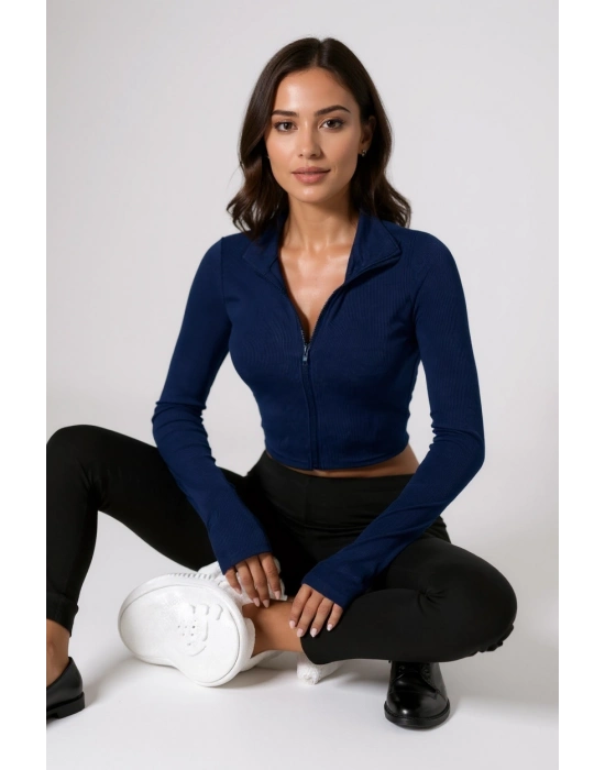 Kadın Lacivert Uzun Kol Fermuarlı Parmak Geçme Detaylı Dik Yaka Crop Top Bluz – Şık, Rahat ve Kolay Kombinlenebilir