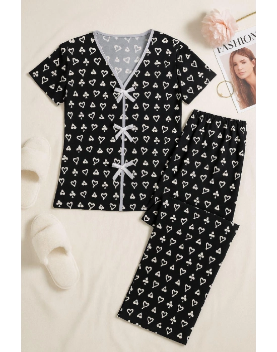 Kadın Siyah Beyaz Kalp Desenli Fiyonklu Kısa Kollu Pijama Takımı