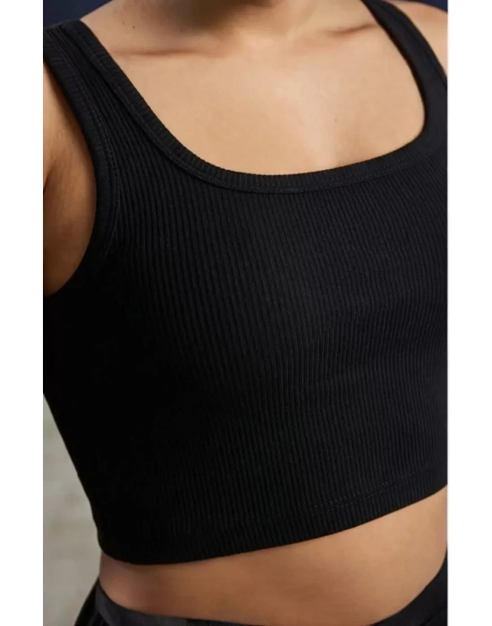 Kadın Siyah Kalın Askılı Crop Top Büstiyer – Modern ve Şık Tasarım