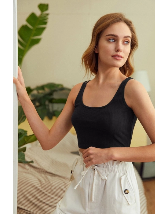 Kadın Siyah Kalın Askılı Crop Top Büstiyer – Modern ve Şık Tasarım