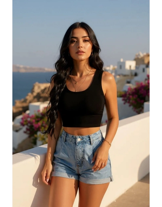 Kadın Siyah Kare Yaka Crop Top Bluz – Şık, Rahat ve Kolay Kombinlenebilir