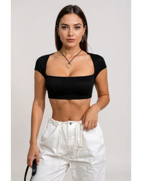 Kadın Siyah Sırt Dekolteli ve Boyundan Bağlamalı Yarım Kol Crop Top Bluz – Şık, Rahat ve Kolay Kombinlenebilir
