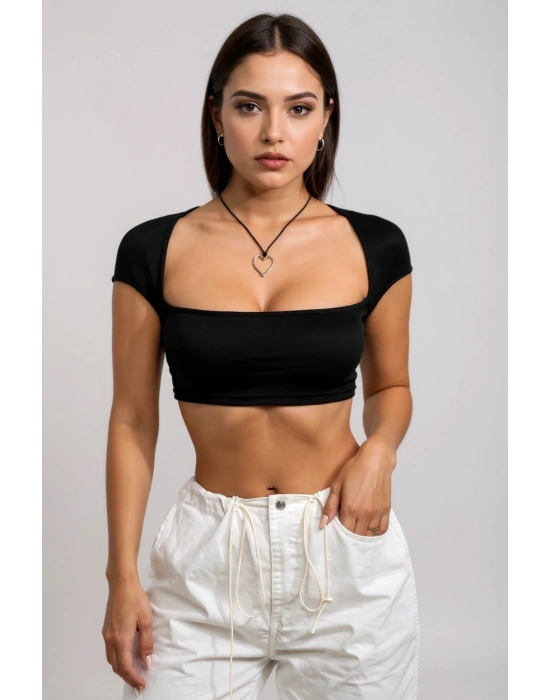 Kadın Siyah Sırt Dekolteli ve Boyundan Bağlamalı Yarım Kol Crop Top Bluz – Şık, Rahat ve Kolay Kombinlenebilir
