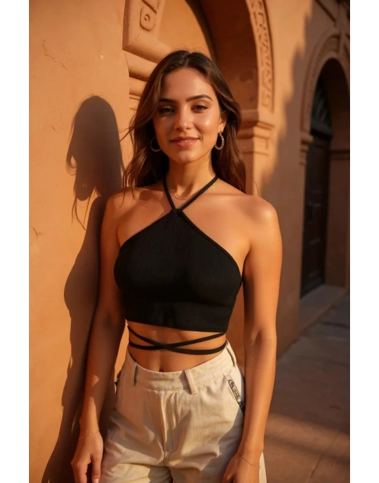 Kadın Siyah Sırtı Açık Boyundan Çapraz Bağlamalı Crop Top Bluz – Şık, Rahat ve Kolay Kombinlenebilir