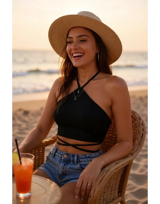 Kadın Siyah Sırtı Açık Boyundan Çapraz Bağlamalı Crop Top Bluz – Şık, Rahat ve Kolay Kombinlenebilir