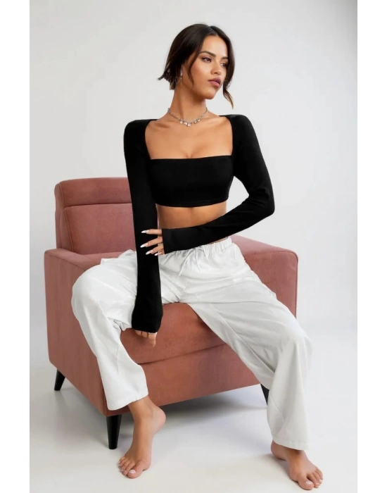 Kadın Siyah Uzun Kol Göğüs ve Sırt Dekolteli Crop Top Bluz – Şık, Rahat ve Kolay Kombinlenebilir