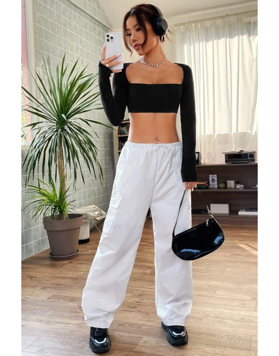 Kadın Siyah Uzun Kol Göğüs ve Sırt Dekolteli Crop Top Bluz – Şık, Rahat ve Kolay Kombinlenebilir