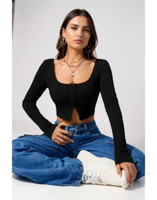 Kadın Siyah Uzun Kollu Agraflı Göğüs ve Göbek Dekolteli Crop Top Bluz – Şık, Rahat ve Kolay Kombinlenebilir