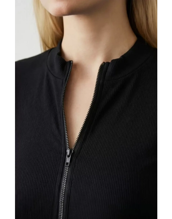 Kadın Siyah Yarım Fermuarlı ve Kısa Kollu Crop Top Bluz