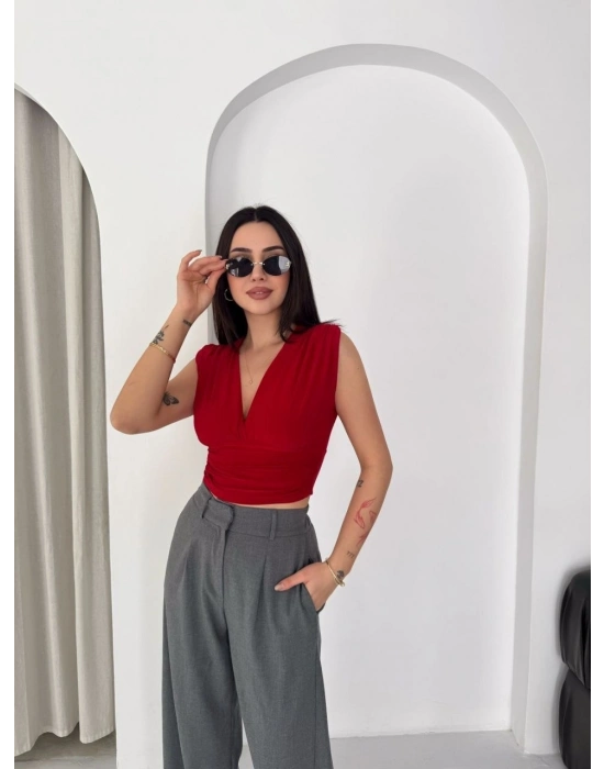Kadın Vatkalı Kolsuz V Yaka Drapeli Crop Bluz Likralı Fit - Kırmızı