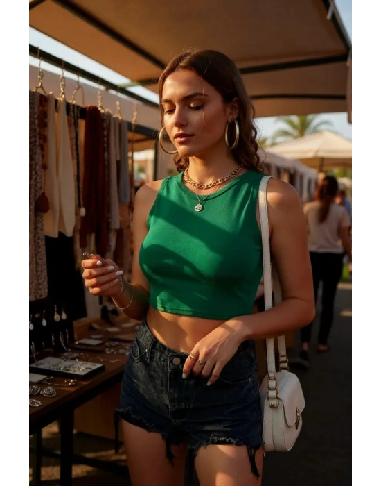 Kadın Yeşil Kare Yaka Crop Top Bluz – Şık, Rahat ve Kolay Kombinlenebilir