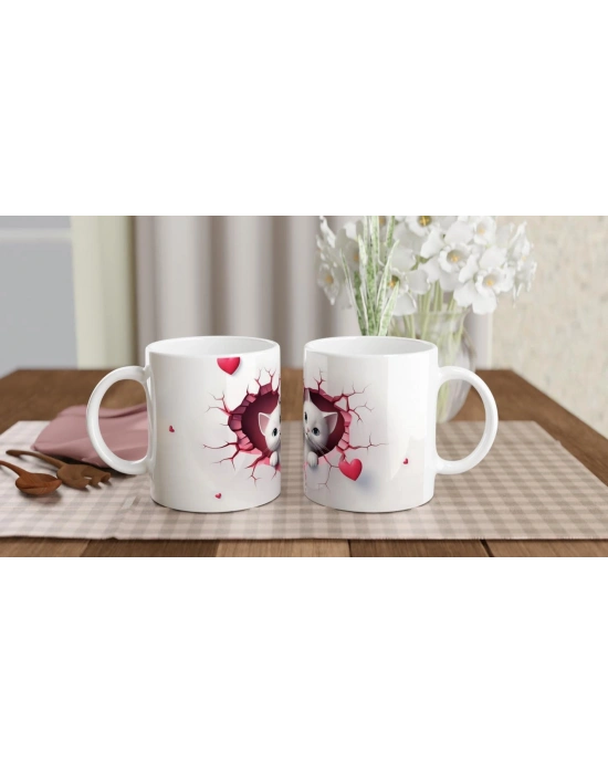 Kalp Şeklinde Çatlağın İçinden Bakan İkiz Kediler Temalı Baskılı Kupa Bardak