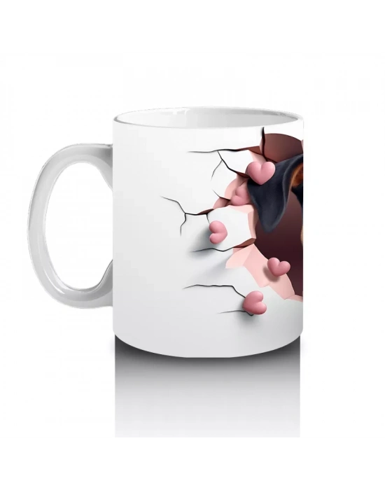 Kalpler Arasında Gülümseyen Doberman – Baskılı Kahve Kupası