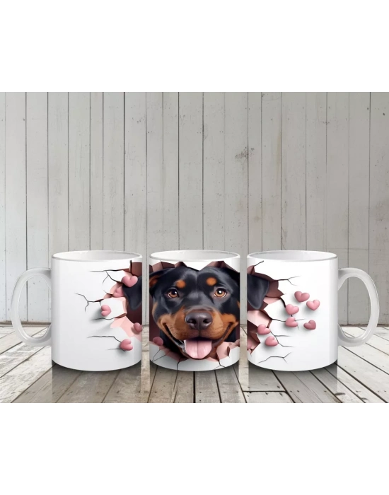 Kalpler Arasında Gülümseyen Doberman – Baskılı Kahve Kupası