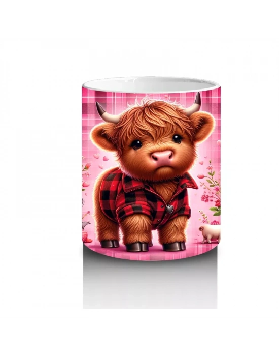 Kalplerle Süslenmiş Kareli Fon Önünde Tatlı Buzağı – Baskılı Kahve Kupası