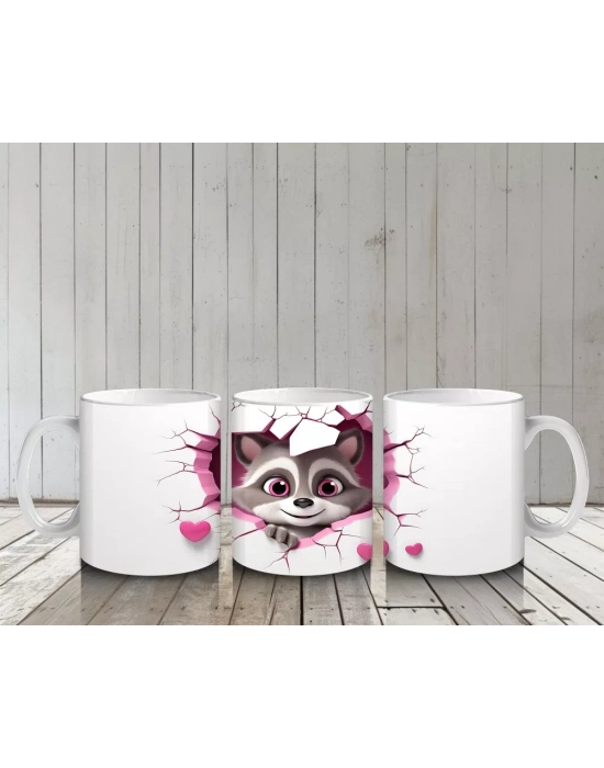 Kalpli Çatlaklı Duvar Önünde Sevimli Rakun – Baskılı Kahve Kupası