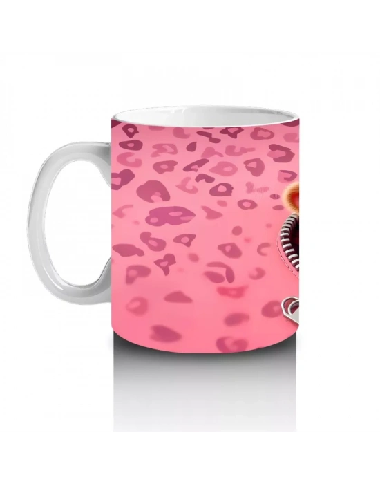 Kalpli Kutuyla Poz Veren Şapkalı Sevimli Buzağı – Baskılı Kahve Kupası