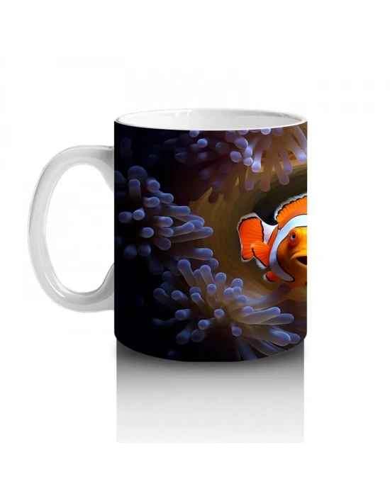 Karanlık Fon Üzerinde Parlayan Palyaço Balığı – Baskılı Kupa