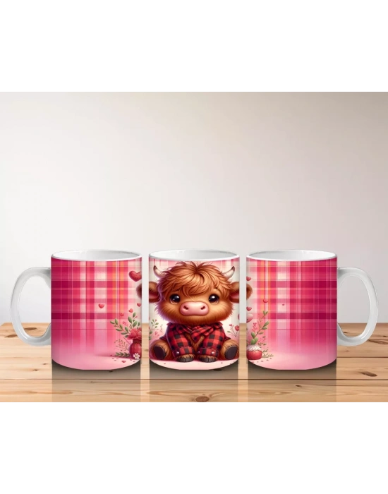 Kareli Pembe Arka Planda Oturan Tatlı Buzağı – Baskılı Kahve Kupası