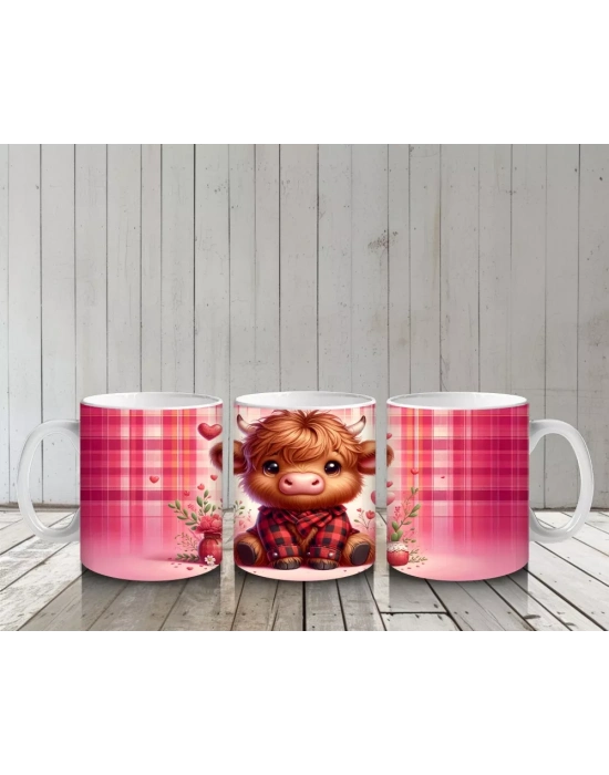 Kareli Pembe Arka Planda Oturan Tatlı Buzağı – Baskılı Kahve Kupası