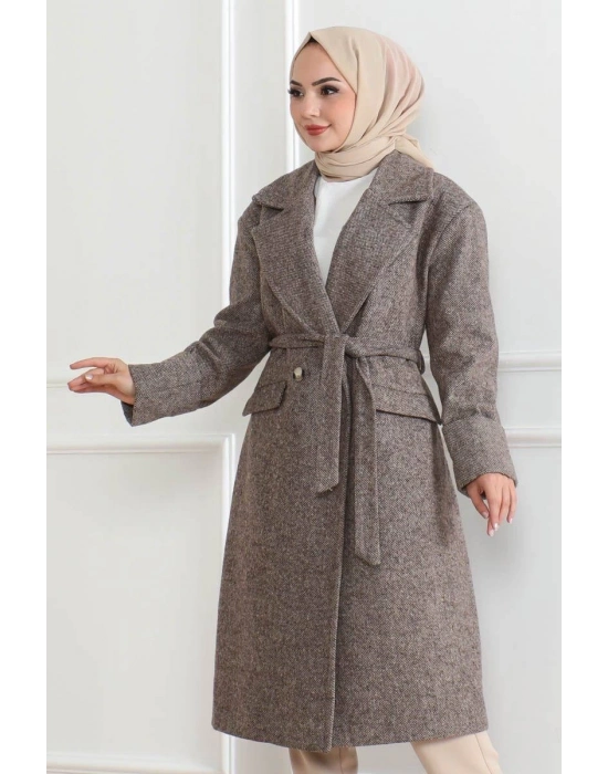 Kaşe Kaban – Uzun Boy Kruvaze Yaka Kuşaklı Tesettür Kaşe Kışlık Kaban, Astarlı Şık Yünlü Dokuma Oversize Rahat Kalıp Cepli Düğmeli Modern Kap Modeli - Vizon