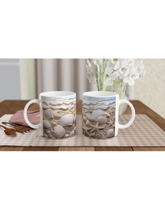 Kumsalda Kabuk ve Deniz Yıldızlarıyla Süslenmiş Su Altı Temalı Kupa Bardak