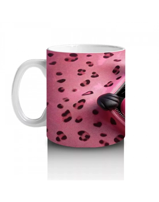 Leopar Desenli Zeminde Kalpli Yastığa Sarılan Siyah Kedi - Baskılı kahve kupası