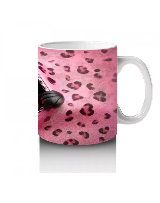 Leopar Desenli Zeminde Kalpli Yastığa Sarılan Siyah Kedi - Baskılı kahve kupası