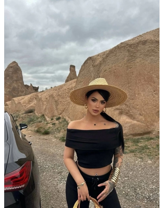 Madonna yaka bol paça pantolonlu takım