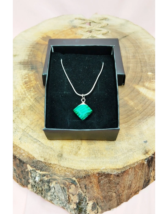 Malakit Doğal Taşı Zincirli El Yapımı Kolye Uç: 1,5 cm Zincir: 20 cm Kutulu